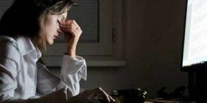 أمهات في الدوام الليلي.. عقدة الذنب وتأنيب الضمير