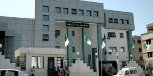 كانت تستخرج من  البلدية نفسها وثائق تثبت زواجها برجلين طيلة سنوات… محكمة الشراڤة محتارة في قضية امرأة متزوجة من رجلين