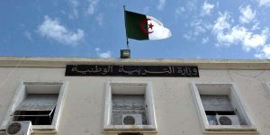 بعد أن رفضت بن غبريط التراجع عن هذا القرار… تعليمات للمراقبين الماليين بمباشرة خصم أجور الأساتذة المضربين