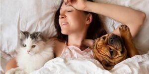 احذر.. 7 أمراض تنقلها لك القطط والكلاب