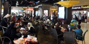 مخاطرها تعدت “الجيب” ووصلت إلى العقم.. “الجزائريات”  إقبال على وجبات الفاست فود رغم إدراك عواقبها