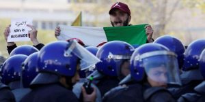 قوات الأمن نجحت في تأطير المشاركين في المسيرة السلمية… احترافية الشرطة.. تُجنب الانزلاقات