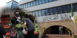 للمحافظة على الأسعار وحماية القدرة الشرائية للمواطن… وزارة التجارة تغرق الأسواق بالخضر والفواكه في رمضان, و اللحوم بأسعار في متناول الجميع