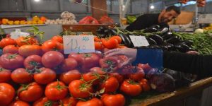 متعاملون خزّنوا كميات هامة من السلع ورفضوا تفريغها في السوق… الحكومة تعلنها حربا على المضاربين…. مصالح التجارة تفضح المضاربين وتخطر العدالة