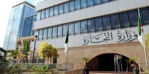 طلبت منهم العودة إلى مناصبهم فورا… وزارة التجارة تدعو مستخدميها المضربين إلى وقف المساومات