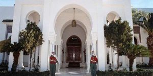 بن صالح ينهي مهام ثلاثة إطارات بالرئاسة