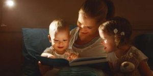 90 بالمئة من الآباء والأمهات لا يقرأون قصص قبل النوم لأبنائهم