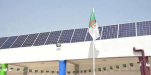 الشروع في تزويد مدارس بئر خادم بالطاقة الشمسية