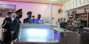 لمحاربة انتشار فيروس “كورونا”.. شرطة تيجلابين ترافق أصحاب المحلات التجارية وتقف على مدى التزامهم بالإجراءات الوقائية