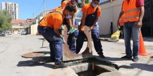 استمرار تنقية البالوعات ومجاري المياه تفاديا لفيضانات الخريف بسيدي أمحمد