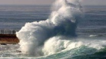 أمواج عالية على سواحل عديد ولايات الوطن