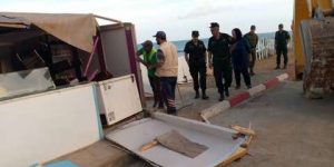 هدم الأكواخ العشوائية بشواطئ دار البيضاء