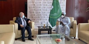 لعمامرة يلتقي رئيس مفوضية الاتحاد الإفريقي موسى فقي