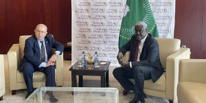 لعمامرة يتطرق إلى الملفات السياسية والأمنية في محادثات مع مفوض الاتحاد الإفريقي