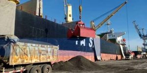 باتنة : تصدير شحنة ب 12 ألف طن من الكلنكر من شركة إسمنت عين التوتة