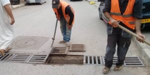 الوالي المنتدب لبئر توتة تتحرك للقضاء على النقاط السوداء للفيضانات