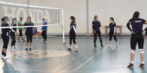 كونه “ما يزال بعيدا” عن المستوى الإفريقي.. تقنيو الكرة الطائرة يجمعون على تطوير هذه الرياضة