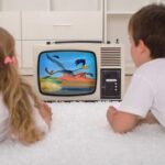 نفسانيون يحذرون من إدمان الأطفال على الرسوم المتحركة.. العنف والجريمة من أكثر موضوعاتها