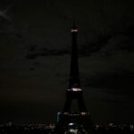 فرنسا تغرق في الظلام