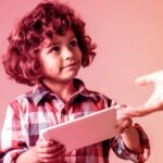 خلال يوم تحسيسي بوهران.. تأكيد على أهمية المراقبة الأبوية للمحتوى الذي يتصفحه الطفل