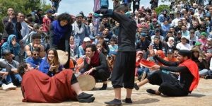 الممثل ربيع غشي: بإمكان مسرح الشارع أن يساهم بشكل كبير في عودة الجمهور  