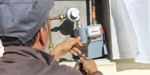 البويرة : ربط حوالي 300 مسكن بشبكتي الكهرباء والغاز