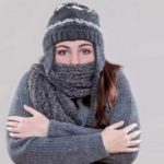 إذا كنت دائم الشعور بالبرودة.. فحاول أن تتفادى 7 أسباب