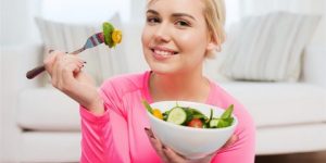 صحتنا في غذائنا.. ماذا يحدث للجسم عند تناول السلطة يوميًا؟