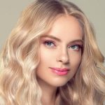 جمال وأناقة.. اختيار الصبغات يعتمد على لون العيون والوجه