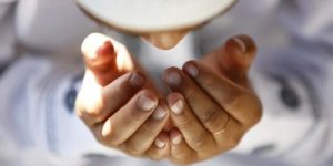 بين الأماني والسعي الصالح