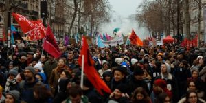 موجة الاحتجاج تتواصل ضد خطة ماكرون لتغيير نظام التقاعد