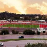 تجديد الأضواء الكاشفة وإقامة اللوحات الإشهارية الإلكترونية بملعب الشهيد حملاوي