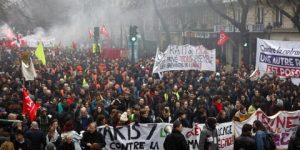 مظاهرات حاشدة في فرنسا احتجاجا على تعديل نظام التقاعد