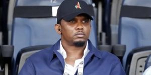 رئيس الاتحاد الكاميروني، صامويل إيتو، يصرح: “سأساند الجزائر في سباقها لاحتضان دورة كان 2025”