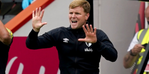 ايدي هاو يدخل التاريخ من أوسع أبوابه