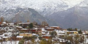 الثلوج تغطي أعالي جبال البويرة