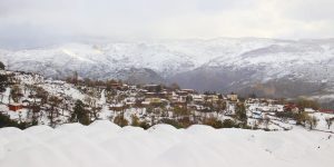 بلدية بني ونيف تكتسي حلة بيضاء من الثلوج