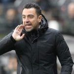 تشافي يعاقب لاعبي برشلونة