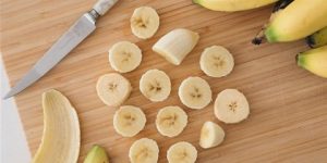 5 خرافات عن الموز- هل يسبب انتفاخ البطن؟