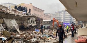 مئات القتلى وآلاف الجرحى بزلزال مدمر في تركيا وسوريا