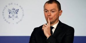 وزير العمل الفرنسي أمام القضاء