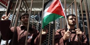 اعتداءات واسعة بالضفة.. والأسرى الفلسطنييين يبدأون بالعصيان