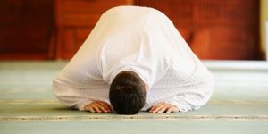 لتكن من الساجدين