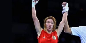 تأهل الملاكمة رميساء بوعلام إلى الدور ثمن نهائي