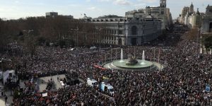 مئات الآلاف يتظاهرون في مدريد للمطالبة بتحسين الرعاية الصحية