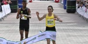 العداءة الجزائرية أمينة بتيش تعتلي منصة التتويج