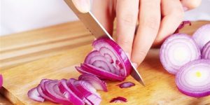 صحتنا في غذائنا.. تناول بصلة يوميا يحافظ على صحتك