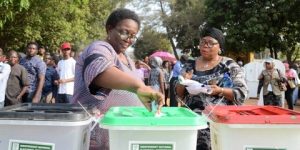 نيجيريا : الناخبون يختارون رئيسا وبرلمانا جديدين