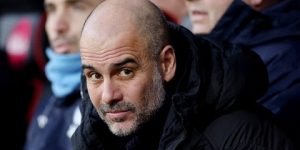 غوارديولا يسخر من إنفاق الغريم اللدود