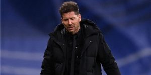 سيميوني منتقدا طرد كوريا: لن يبقى أحد في الملعب!